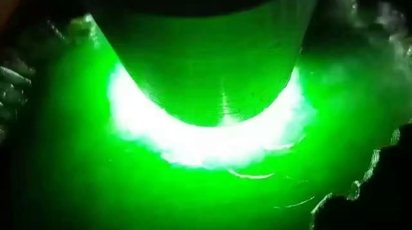 满色阳绿，色阳而辣