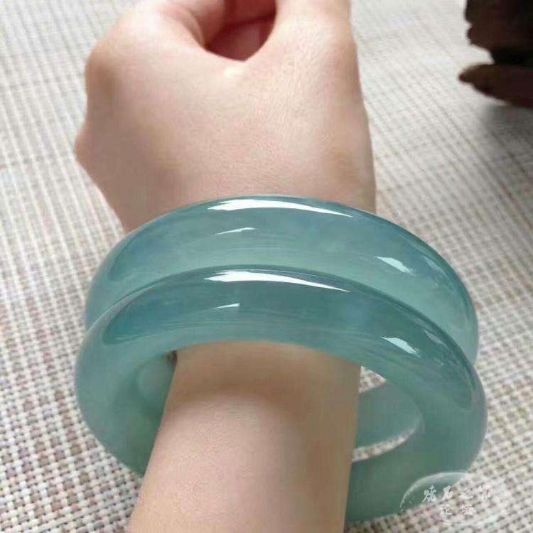 timgFBYWT37Q.jpg
