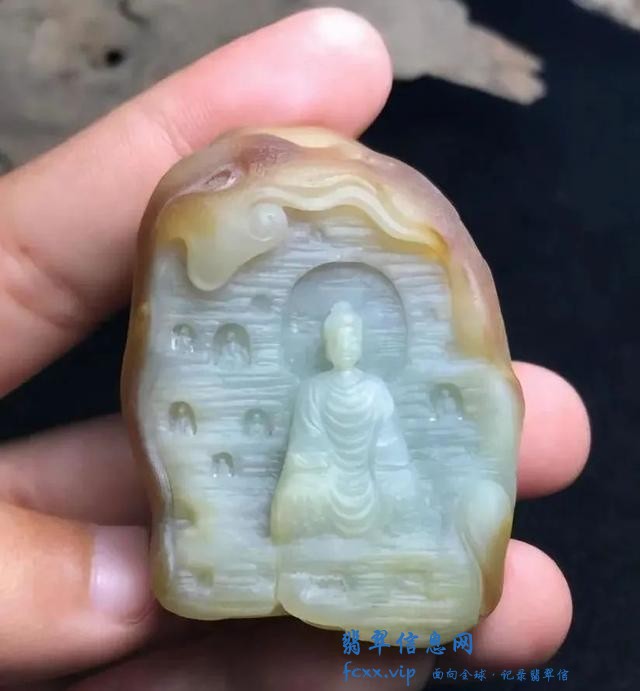 品相普通的大马坎翡翠原石，看作品，玉雕师是如何发挥到极致-5.jpg