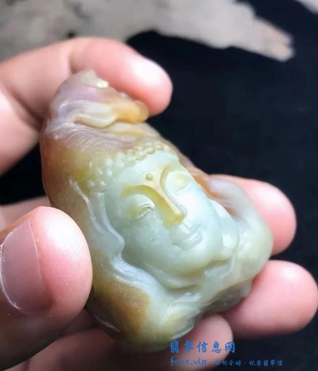 品相普通的大马坎翡翠原石，看作品，玉雕师是如何发挥到极致-4.jpg