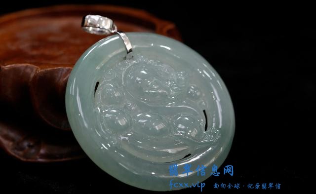 玻璃种翡翠一定比冰种翡翠贵？这得结合实际情况来看！-2.jpg
