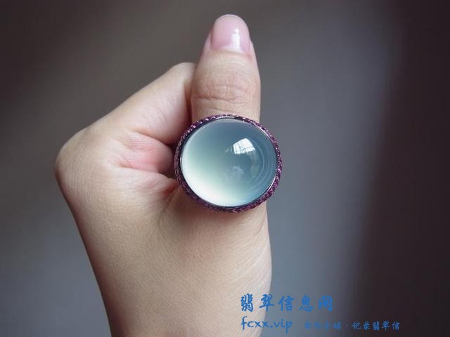 玻璃种翡翠一定比冰种翡翠贵？这得结合实际情况来看！-5.jpg