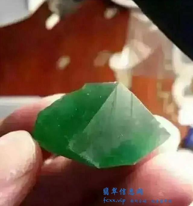 翡翠戒指怎么选？蛋面怎么选？什么样原石适合做戒指蛋面？-4.jpg