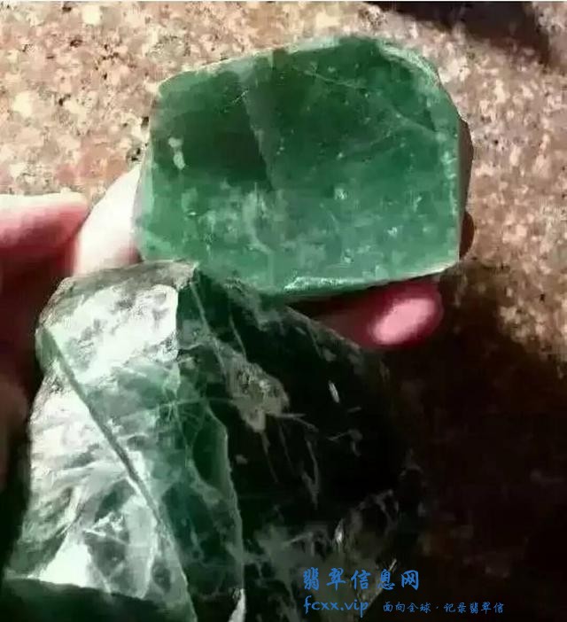 翡翠戒指怎么选？蛋面怎么选？什么样原石适合做戒指蛋面？-3.jpg
