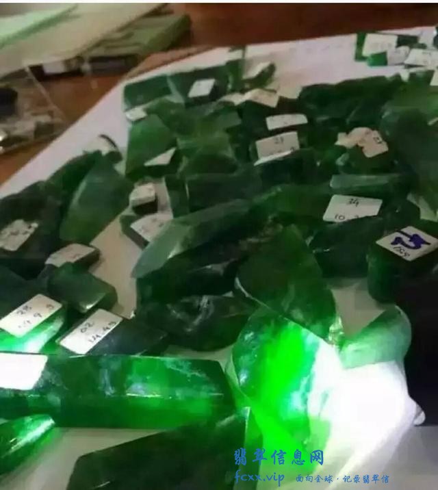翡翠戒指怎么选？蛋面怎么选？什么样原石适合做戒指蛋面？-5.jpg