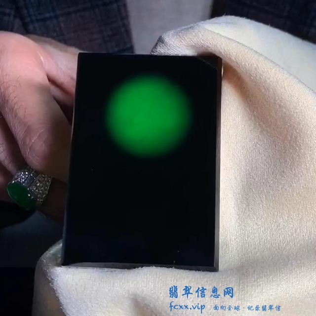 有着“成功男人影子”之称的墨翠，到底有怎样的魅力-1.jpg
