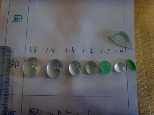如何选购翡翠蛋面，选购玉雕戒指必知-3.jpg