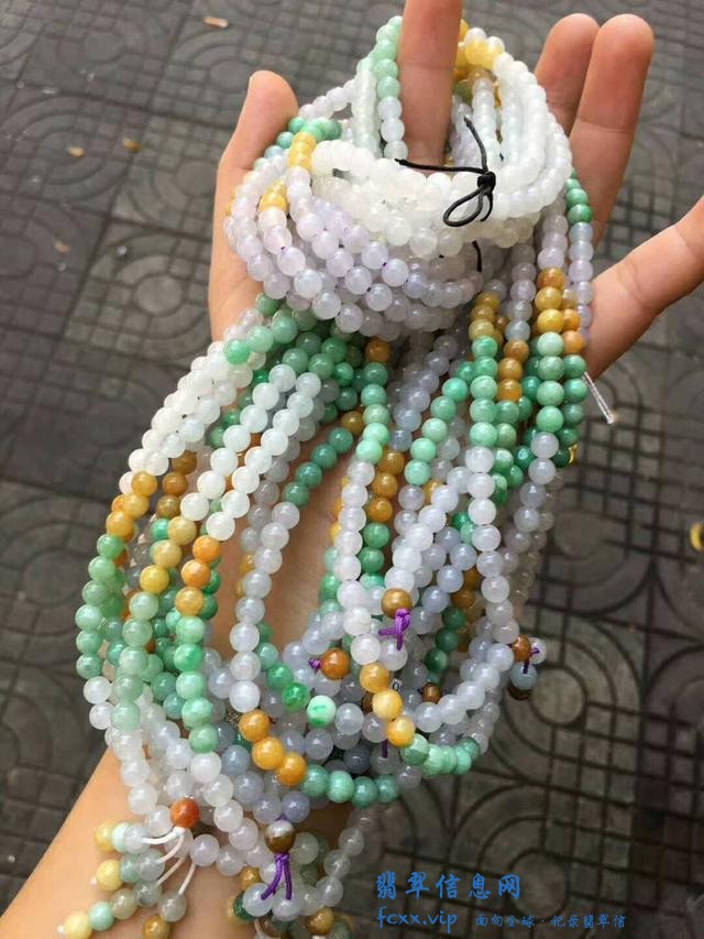 有一种美是与生俱来的，翡翠串珠-2.jpg