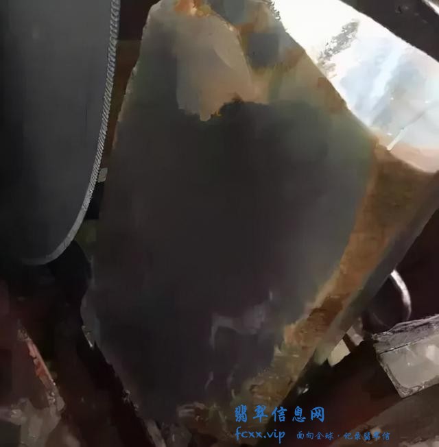 天花板级别翡翠，寒光四起很是迷人，从石头到手镯制造过程更精湛-5.jpg