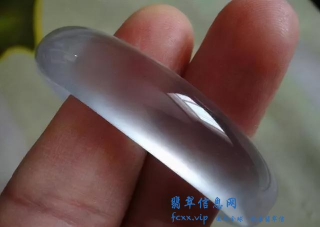 天花板级别翡翠，寒光四起很是迷人，从石头到手镯制造过程更精湛-12.jpg