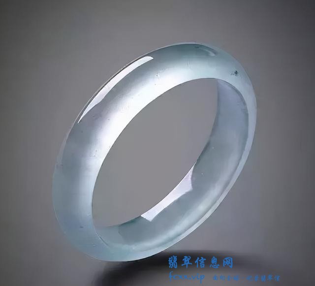 天花板级别翡翠，寒光四起很是迷人，从石头到手镯制造过程更精湛-15.jpg