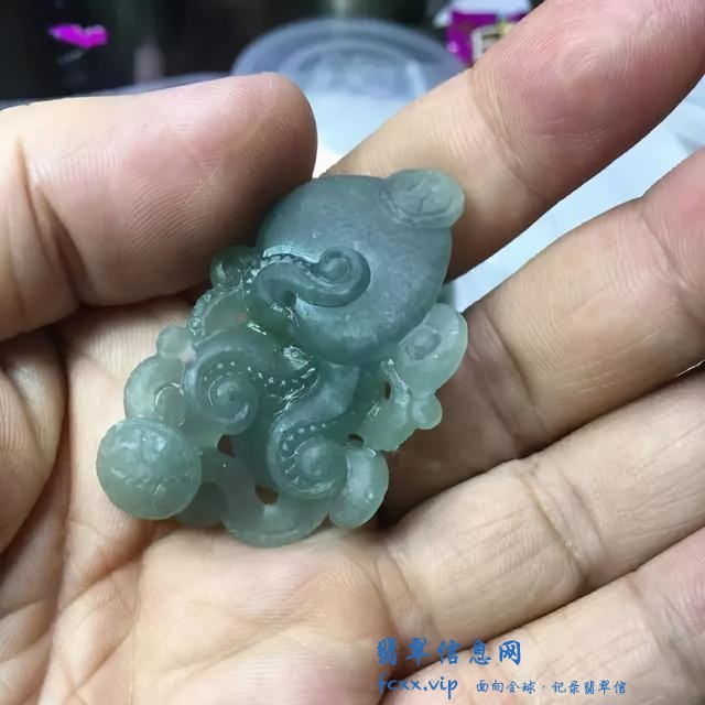 我是玉雕师，用翡翠雕刻实例说明玉雕中“料子不好工来救”的做法-5.jpg