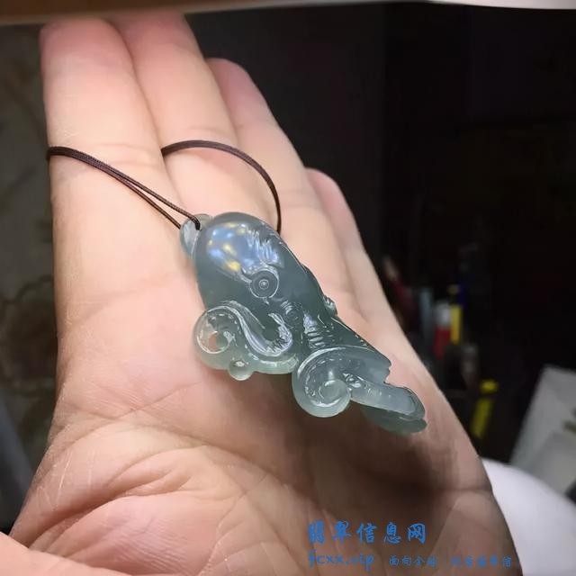 我是玉雕师，用翡翠雕刻实例说明玉雕中“料子不好工来救”的做法-7.jpg