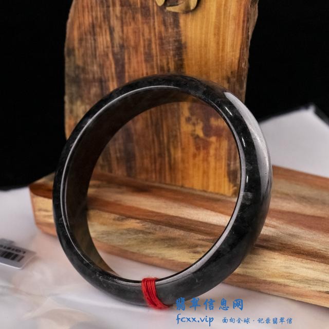 别看墨翠长得“黑”，就觉得墨翠是黑色的翡翠-4.jpg