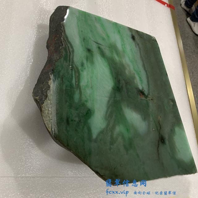 一刀天堂还是一刀地狱，翡翠鉴定除了看运气，关键要会鉴别原石-2.jpg