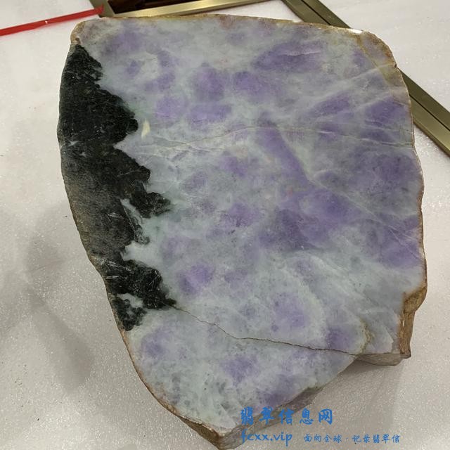 一刀天堂还是一刀地狱，翡翠鉴定除了看运气，关键要会鉴别原石-6.jpg