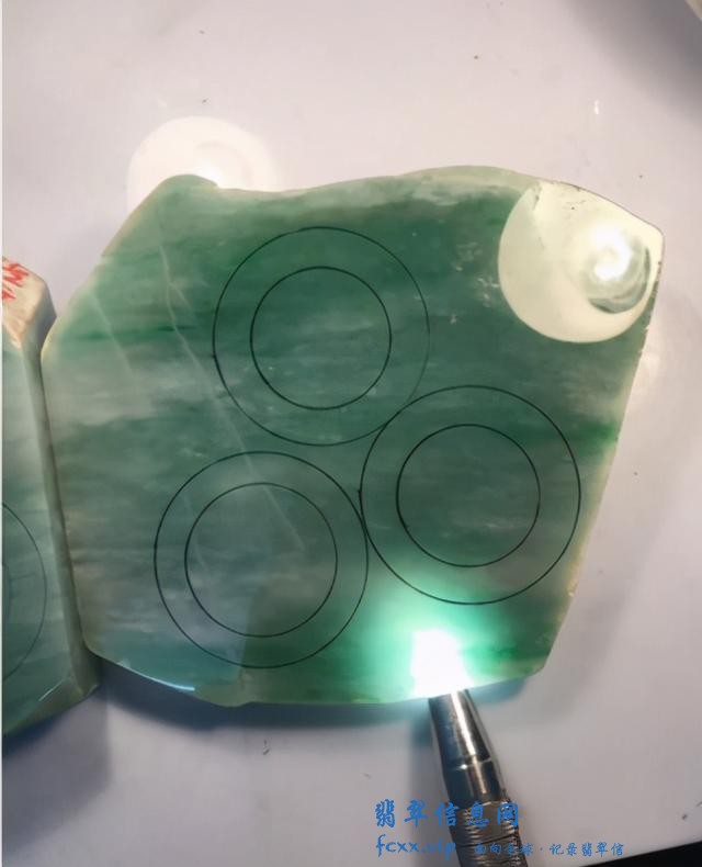 翡翠手镯何以见得比其它翡翠饰品更贵？-4.jpg