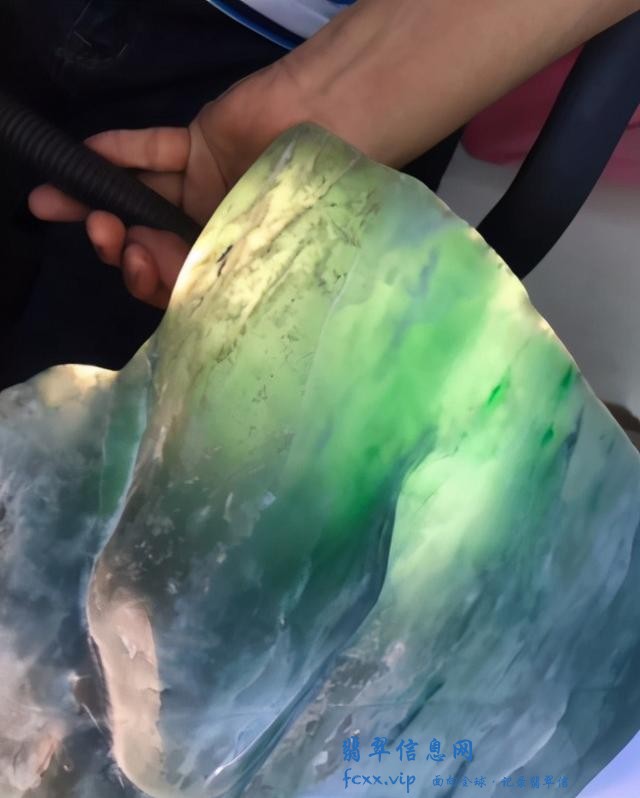 翡翠手镯何以见得比其它翡翠饰品更贵？-6.jpg