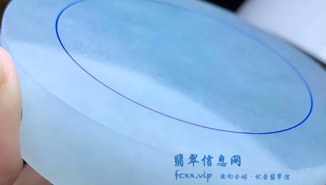 为什么翡翠手镯中，贵妃手镯价格比较便宜，只是成本低罢了-2.jpg