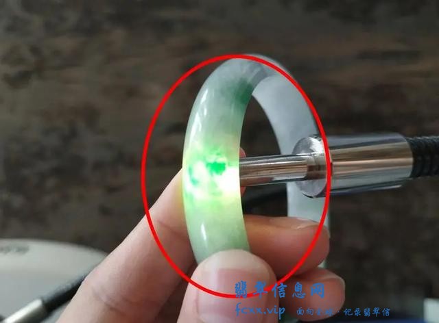 翡翠怎么鉴定真假？4个方法让你免受不法商家欺骗-5.jpg
