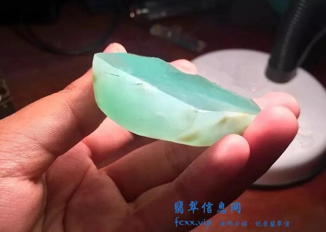 我是玉雕师，用这类型的翡翠雕刻创作观音、佛题材，成品真香-2.jpg