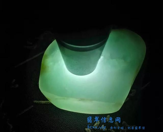 我是玉雕师，用这类型的翡翠雕刻创作观音、佛题材，成品真香-3.jpg