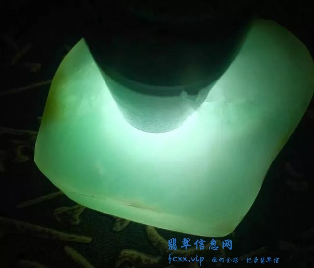我是玉雕师，用这类型的翡翠雕刻创作观音、佛题材，成品真香-4.jpg