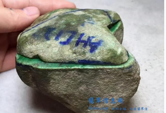 你确定你的翡翠手镯是真的？这4种造假翡翠的方法太侮辱人了-15.jpg