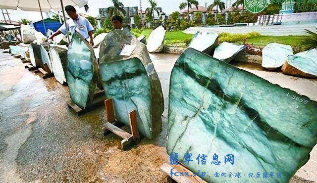 关于翡翠手镯的保养方法，赶紧来看看这些小方法，让你越养越水润-4.jpg