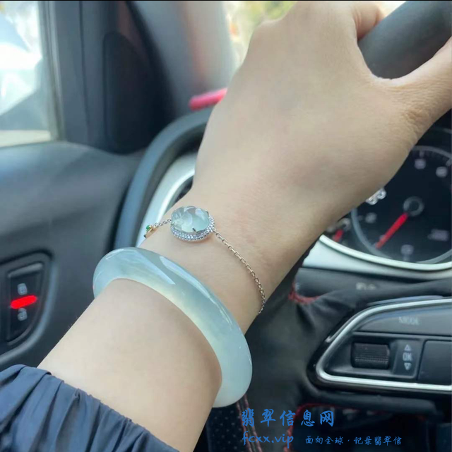 翡翠手镯应该怎么选？注意以下五点，让你轻轻松松地作出对的选择-2.jpg