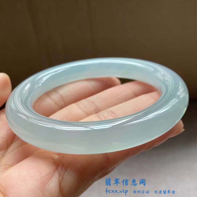 翡翠手镯应该怎么选？注意以下五点，让你轻轻松松地作出对的选择-12.jpg