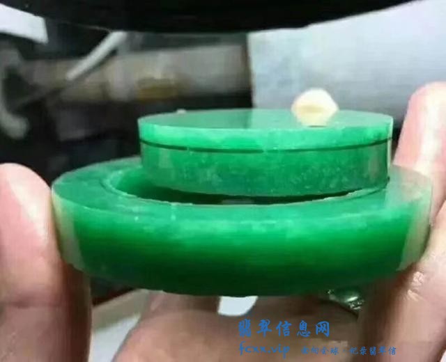 翡翠原石造假手段层出不穷，如何辨别成难题-2.jpg