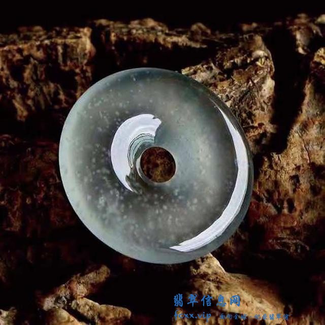 翡翠的雕刻技巧对价格的影响-2.jpg