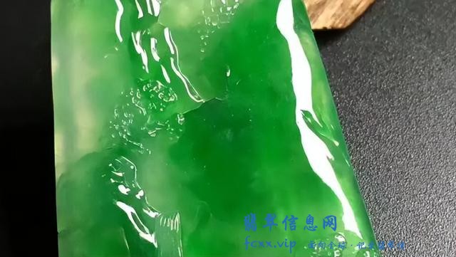 购买赌石的时候，到底是咋根据它的形态判断里面的呢？来了解这些-1.jpg