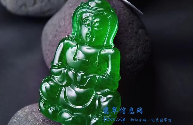 购买赌石的时候，到底是咋根据它的形态判断里面的呢？来了解这些-4.jpg