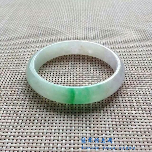 超详细翡翠手镯大全，哪种最适合你？-8.jpg