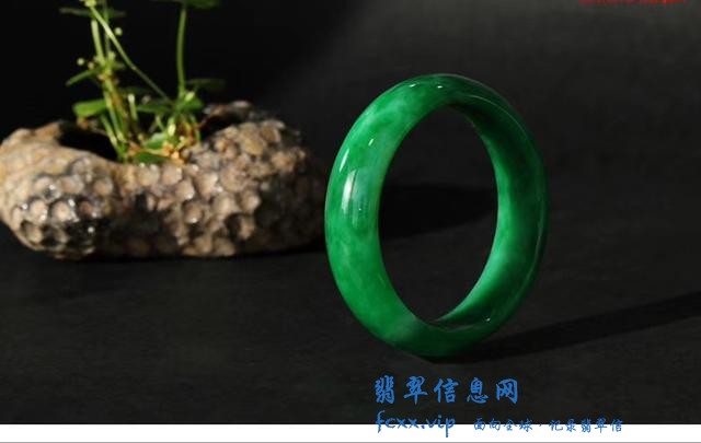 翡翠常见的辨别方法-1.jpg
