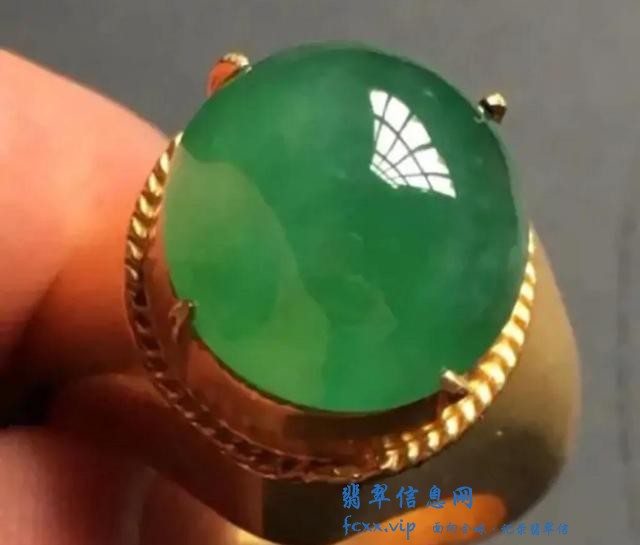 翡翠戒面价格昂贵，我们购买的时候，需要注意这5点-6.jpg