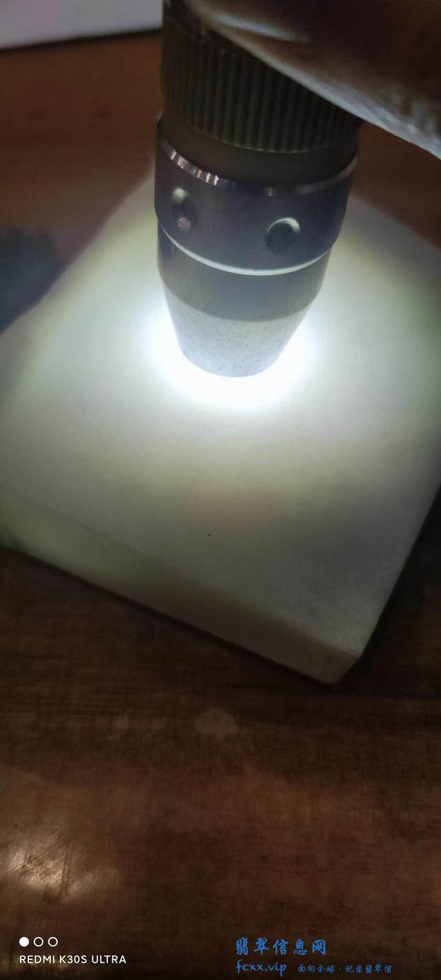简单判断翡翠种水的方法-2.jpg