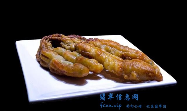 翡翠雕刻至少要达到什么标准才是香饽饽，不愁卖不出？-3.jpg