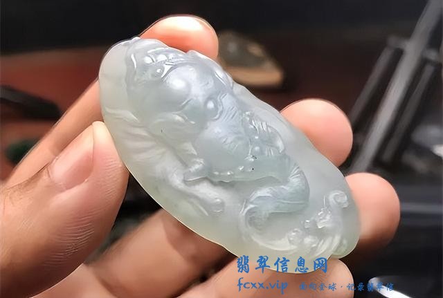 “玉不琢不成器”，看一块翡翠从原石到成品的过程，堪称惊艳-4.jpg