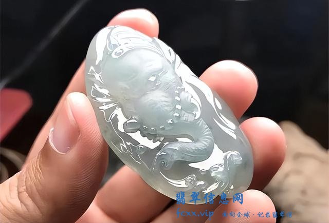 “玉不琢不成器”，看一块翡翠从原石到成品的过程，堪称惊艳-6.jpg