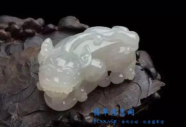 想要鉴别翡翠的真假？这四点缺一不可-4.jpg