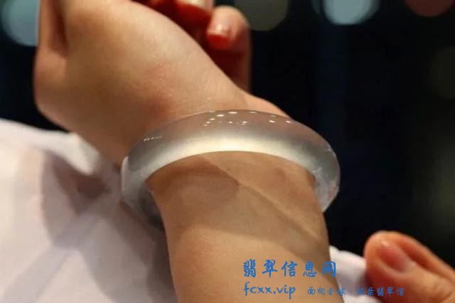 跟我学翡翠吧！（什么是冰种玻璃种翡翠？）-1.jpg