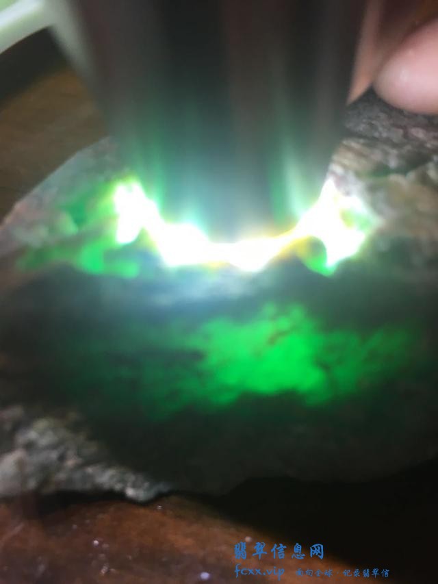 浅谈翡翠赌石，所需的技巧及要领-7.jpg