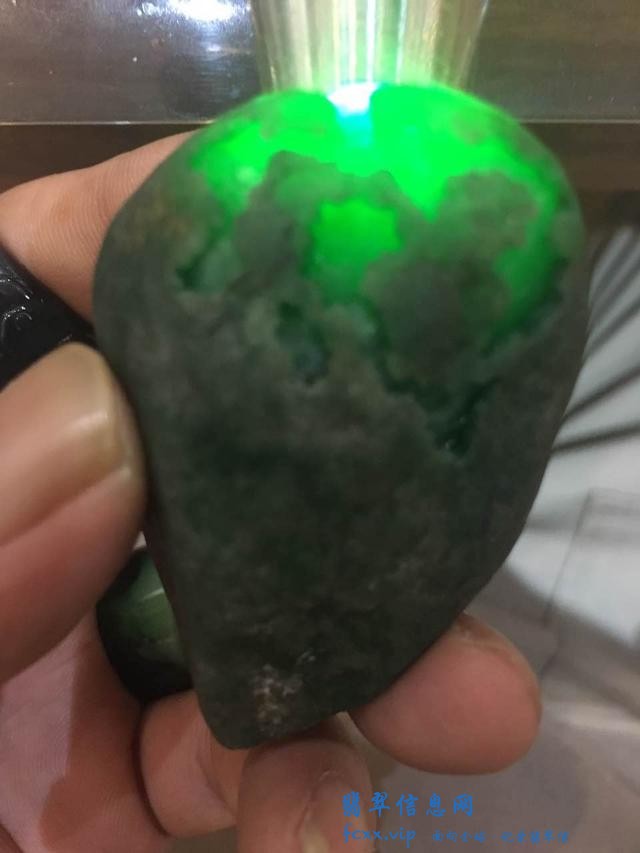 浅谈翡翠赌石，所需的技巧及要领-10.jpg