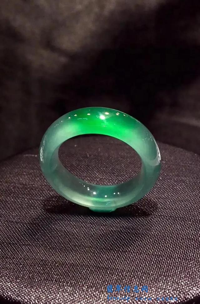 直观鉴别翡翠的品质-2.jpg