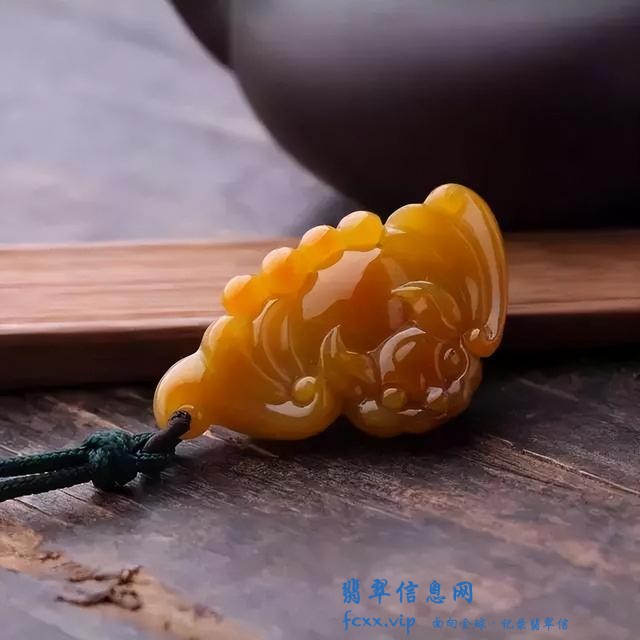 同样是做翡翠投资，为什么你的几十只翡翠手镯还抵不上一颗珠子？-9.jpg