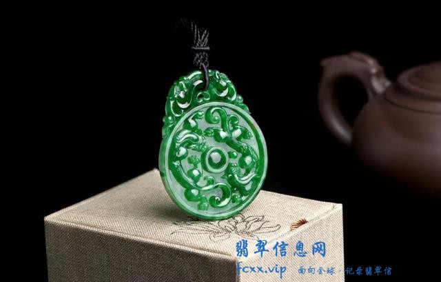 同样是做翡翠投资，为什么你的几十只翡翠手镯还抵不上一颗珠子？-8.jpg