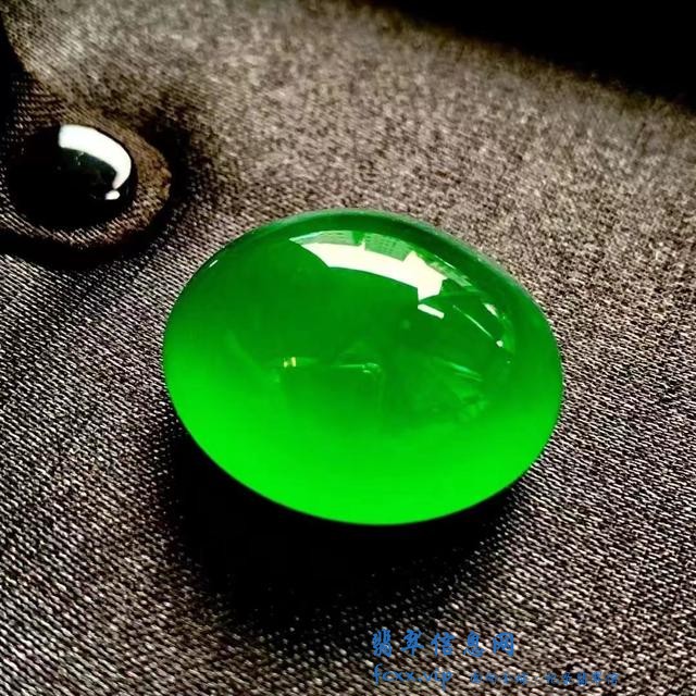 敢素面朝天，这样的翡翠才是行家的选择，也是高品质翡翠流行趋势-1.jpg